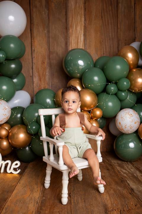 baby bebe brasília brasilia df distrito federal book fotografo fotógrafa fotografa acompanhamento fotografia 12 meses trimestral 1 ano melhor leticia franco letícia smash the cake ensaio com bolo esmagando verde e dourado'