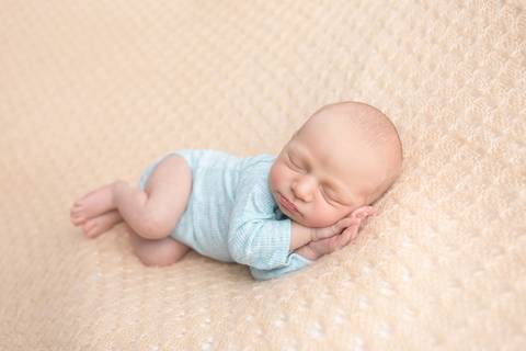 bebê recém nascido newborn brasilia fotografa fotografo fotógrafa brasília df distrito federal baby bebe reborn book melhor leticia franco letícia lifestyle
'