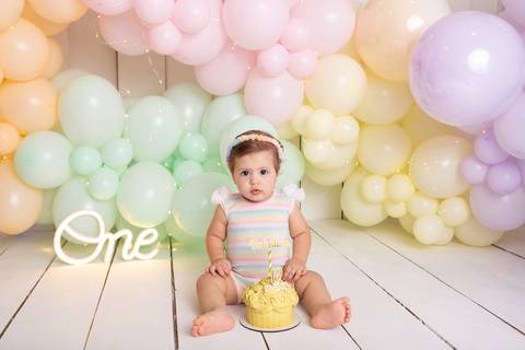 baby bebe brasília brasilia df distrito federal book fotografo fotógrafa fotografa acompanhamento fotografia 12 meses trimestral 1 ano melhor leticia franco letícia smash the cake ensaio com bolo esmagando splash candy colors'