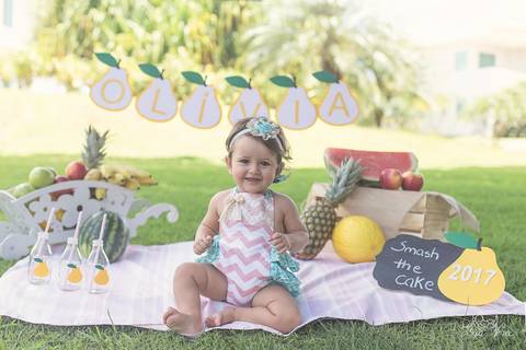 olivia sorrindo cake smash quitandinha frutas bebe bolo gemeas'