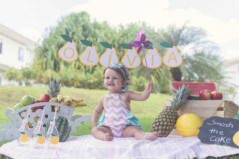 olivia com catavento bebe frutas quitandinha cake smash gemeas'