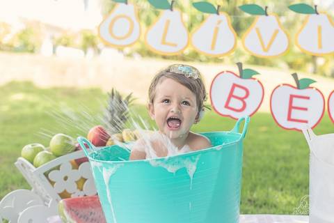 splash frutas quitandinha bebe jogando água pra todo lado olivia banho gemeas'