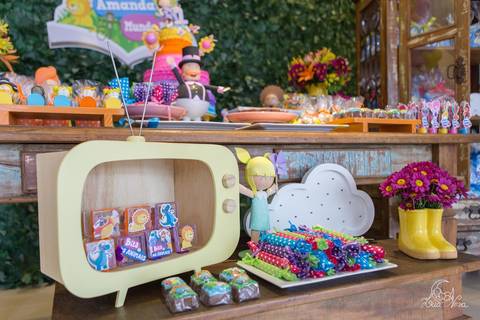 decoração mundo bita 1 ano televisão e personagens lila brasilia'