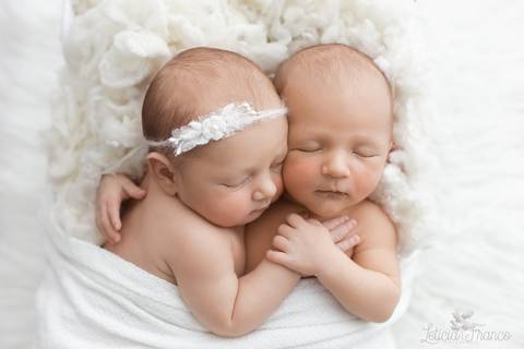 bebê recém nascido newborn brasilia fotografa fotografo fotógrafa brasília df distrito federal baby bebe reborn book melhor leticia franco letícia gemeos twins '