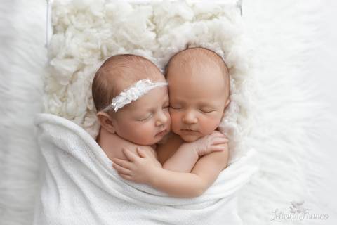 bebê recém nascido newborn brasilia fotografa fotografo fotógrafa brasília df distrito federal baby bebe reborn book melhor leticia franco letícia gemeos twins '