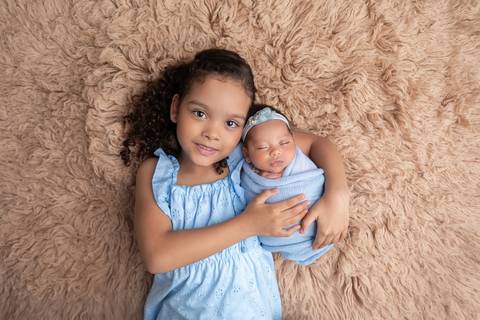 bebê recém nascido newborn brasilia fotografa fotografo fotógrafa brasília df distrito federal baby bebe reborn book melhor leticia franco letícia  wrap enrolado '