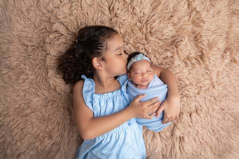 bebê recém nascido newborn brasilia fotografa fotografo fotógrafa brasília df distrito federal baby bebe reborn book melhor leticia franco letícia  wrap enrolado '