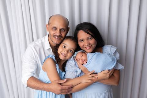 bebê recém nascido newborn brasilia fotografa fotografo fotógrafa brasília df distrito federal baby bebe reborn book melhor leticia franco letícia  wrap enrolado '