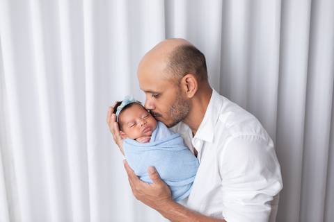 bebê recém nascido newborn brasilia fotografa fotografo fotógrafa brasília df distrito federal baby bebe reborn book melhor leticia franco letícia  wrap enrolado '