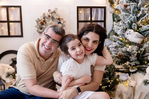 ensaio de natal bebê touca de papai noel brasilia df registrado pela fotógrafa letícia franco papai noel arvore guirlanda pijama carter's carters  trailer neve'