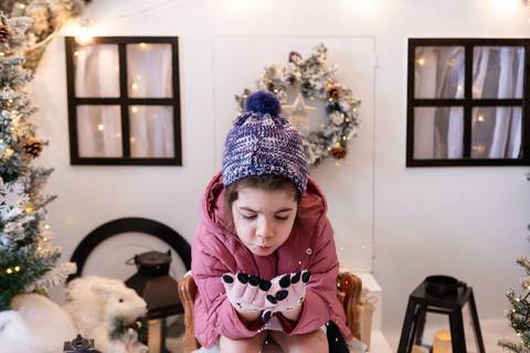 ensaio de natal bebê touca de papai noel brasilia df registrado pela fotógrafa letícia franco papai noel arvore guirlanda pijama carter's carters  trailer neve'