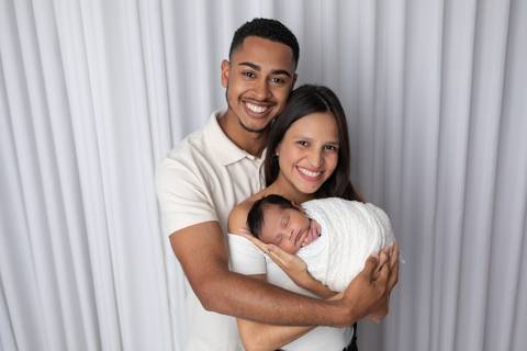 bebê recém nascido newborn brasilia fotografa fotografo fotógrafa brasília df distrito federal baby bebe reborn book melhor leticia franco letícia  wrap enrolado 
'