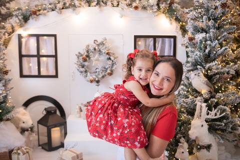 ensaio de natal bebê touca de papai noel brasilia df registrado pela fotógrafa letícia franco papai noel arvore guirlanda pijama carter's carters  trailer neve'