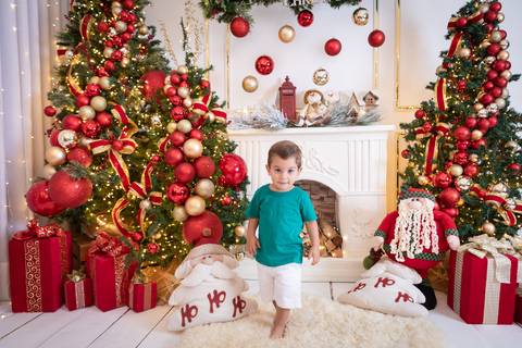 ensaio de natal bebê touca de papai noel brasilia df registrado pela fotógrafa letícia franco papai noel arvore guirlanda pijama carter's carters  trailer neve'