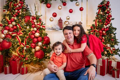 ensaio de natal bebê touca de papai noel brasilia df registrado pela fotógrafa letícia franco papai noel arvore guirlanda pijama carter's carters  trailer neve'