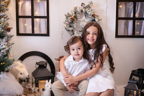 ensaio de natal bebê touca de papai noel brasilia df registrado pela fotógrafa letícia franco papai noel arvore guirlanda pijama carter's carters  trailer neve'