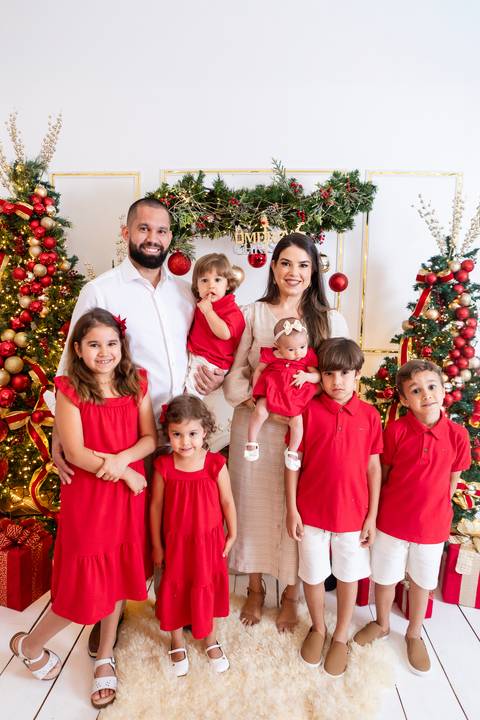 ensaio de natal bebê touca de papai noel brasilia df registrado pela fotógrafa letícia franco papai noel arvore guirlanda pijama carter's carters  trailer neve
'