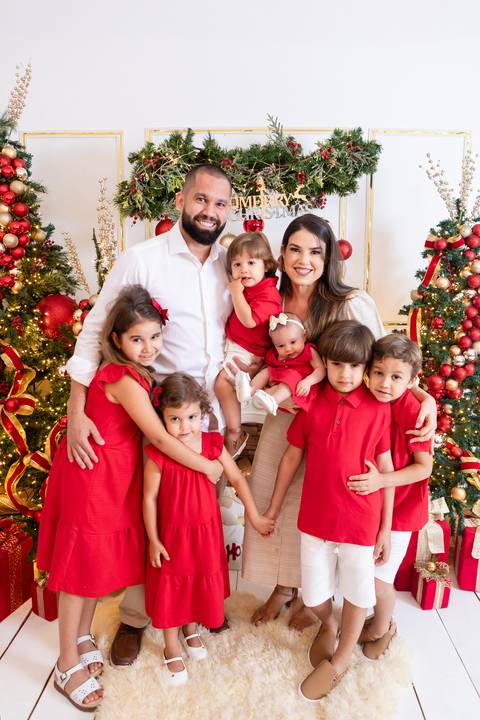 ensaio de natal bebê touca de papai noel brasilia df registrado pela fotógrafa letícia franco papai noel arvore guirlanda pijama carter's carters  trailer neve
'