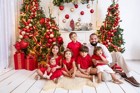 ensaio de natal bebê touca de papai noel brasilia df registrado pela fotógrafa letícia franco papai noel arvore guirlanda pijama carter's carters  trailer neve
'