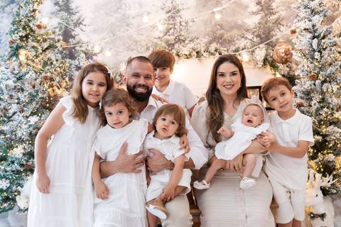 ensaio de natal bebê touca de papai noel brasilia df registrado pela fotógrafa letícia franco papai noel arvore guirlanda pijama carter's carters  trailer neve
'