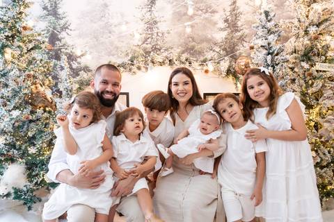 ensaio de natal bebê touca de papai noel brasilia df registrado pela fotógrafa letícia franco papai noel arvore guirlanda pijama carter's carters  trailer neve
'