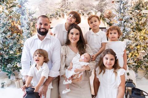 ensaio de natal bebê touca de papai noel brasilia df registrado pela fotógrafa letícia franco papai noel arvore guirlanda pijama carter's carters  trailer neve
'