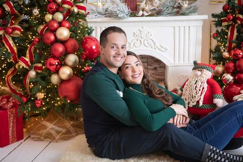 ensaio de natal bebê touca de papai noel brasilia df registrado pela fotógrafa letícia franco papai noel arvore guirlanda pijama carter's carters  trailer neve
'