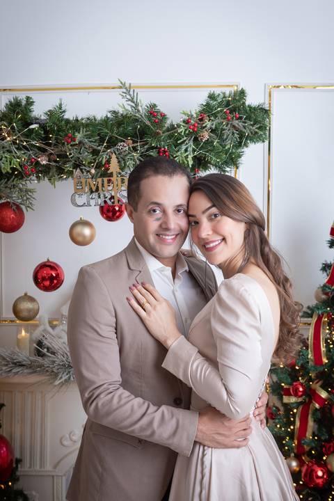 ensaio de natal bebê touca de papai noel brasilia df registrado pela fotógrafa letícia franco papai noel arvore guirlanda pijama carter's carters  trailer neve
'