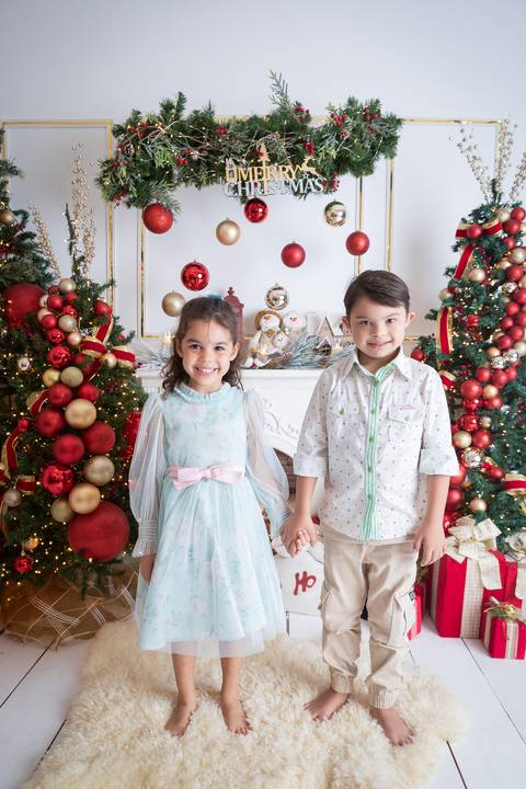 ensaio de natal bebê touca de papai noel brasilia df registrado pela fotógrafa letícia franco papai noel arvore guirlanda pijama carter's carters  trailer neve
'