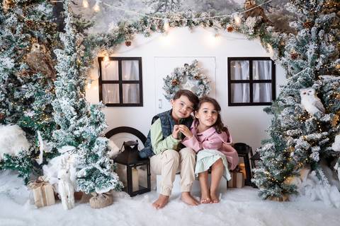 ensaio de natal bebê touca de papai noel brasilia df registrado pela fotógrafa letícia franco papai noel arvore guirlanda pijama carter's carters  trailer neve
'