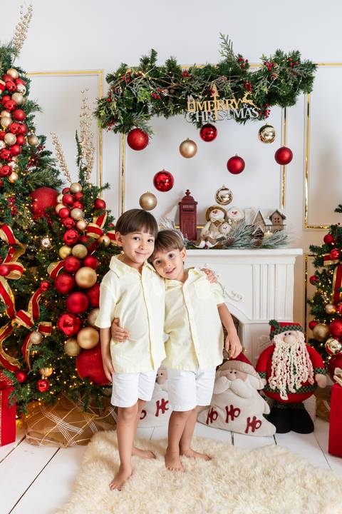 ensaio de natal bebê touca de papai noel brasilia df registrado pela fotógrafa letícia franco papai noel arvore guirlanda pijama carter's carters  trailer neve
'