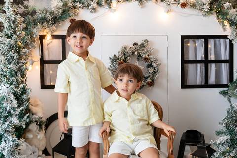 ensaio de natal bebê touca de papai noel brasilia df registrado pela fotógrafa letícia franco papai noel arvore guirlanda pijama carter's carters  trailer neve
'