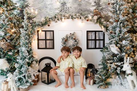 ensaio de natal bebê touca de papai noel brasilia df registrado pela fotógrafa letícia franco papai noel arvore guirlanda pijama carter's carters  trailer neve
'