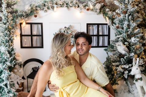 ensaio de natal bebê touca de papai noel brasilia df registrado pela fotógrafa letícia franco papai noel arvore guirlanda pijama carter's carters  trailer neve
'