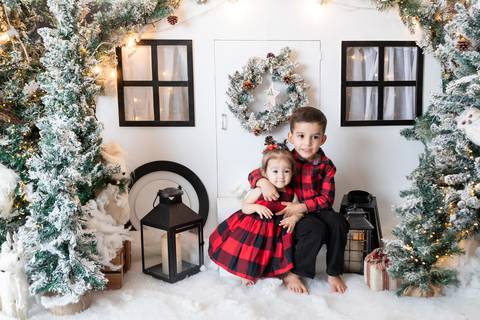 ensaio de natal bebê touca de papai noel brasilia df registrado pela fotógrafa letícia franco papai noel arvore guirlanda pijama carter's carters  trailer neve
'