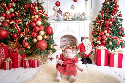 ensaio de natal bebê touca de papai noel brasilia df registrado pela fotógrafa letícia franco papai noel arvore guirlanda pijama carter's carters  trailer neve
'