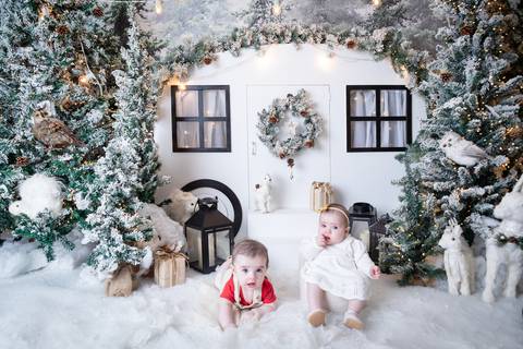 ensaio de natal bebê touca de papai noel brasilia df registrado pela fotógrafa letícia franco papai noel arvore guirlanda pijama carter's carters  trailer neve
'