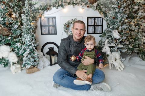 ensaio de natal bebê touca de papai noel brasilia df registrado pela fotógrafa letícia franco papai noel arvore guirlanda pijama carter's carters  trailer neve
'