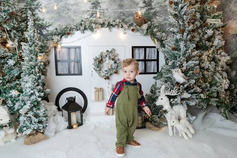 ensaio de natal bebê touca de papai noel brasilia df registrado pela fotógrafa letícia franco papai noel arvore guirlanda pijama carter's carters  trailer neve
'