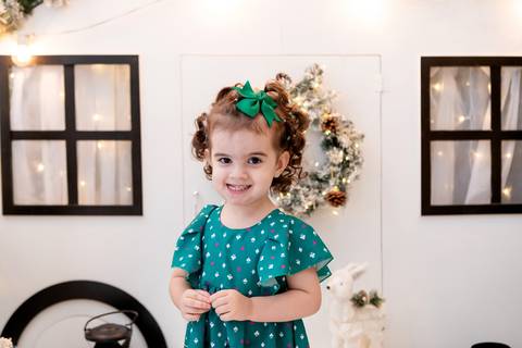 ensaio de natal bebê touca de papai noel brasilia df registrado pela fotógrafa letícia franco papai noel arvore guirlanda pijama carter's carters  trailer neve
'