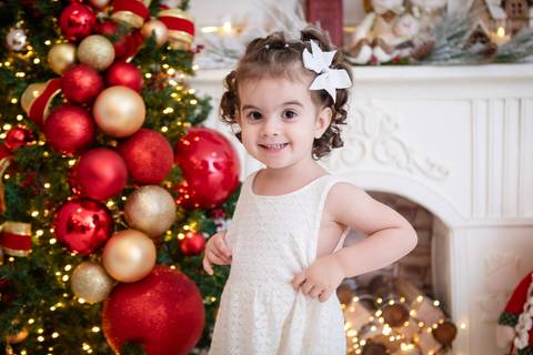 ensaio de natal bebê touca de papai noel brasilia df registrado pela fotógrafa letícia franco papai noel arvore guirlanda pijama carter's carters  trailer neve
'