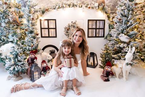 ensaio de natal bebê touca de papai noel brasilia df registrado pela fotógrafa letícia franco papai noel arvore guirlanda pijama carter's carters  trailer neve
'