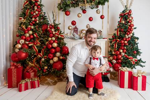 ensaio de natal bebê touca de papai noel brasilia df registrado pela fotógrafa letícia franco papai noel arvore guirlanda pijama carter's carters  trailer neve
'