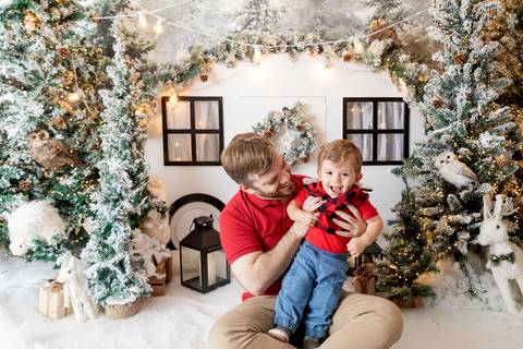 ensaio de natal bebê touca de papai noel brasilia df registrado pela fotógrafa letícia franco papai noel arvore guirlanda pijama carter's carters  trailer neve
'