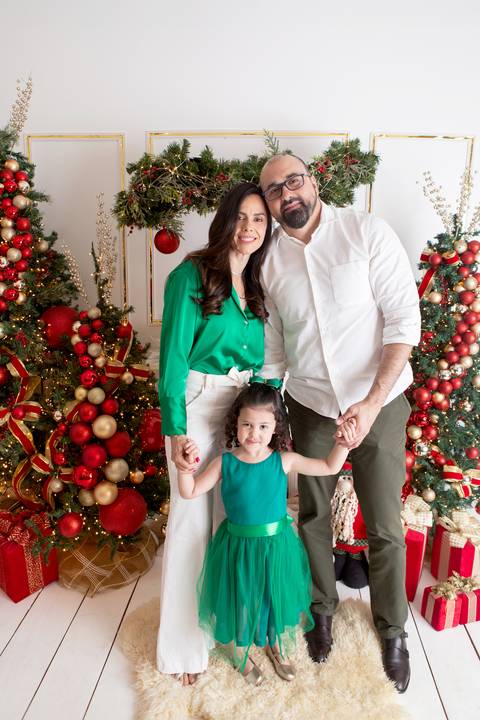 ensaio de natal bebê touca de papai noel brasilia df registrado pela fotógrafa letícia franco papai noel arvore guirlanda pijama carter's carters  trailer neve
'