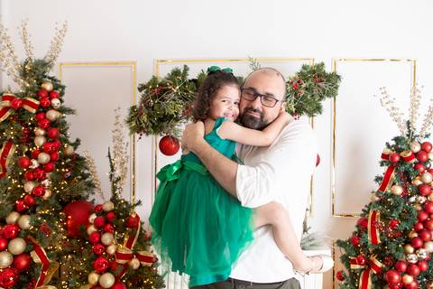 ensaio de natal bebê touca de papai noel brasilia df registrado pela fotógrafa letícia franco papai noel arvore guirlanda pijama carter's carters  trailer neve
'