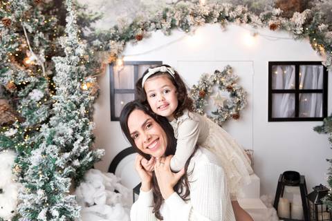 ensaio de natal bebê touca de papai noel brasilia df registrado pela fotógrafa letícia franco papai noel arvore guirlanda pijama carter's carters  trailer neve
'