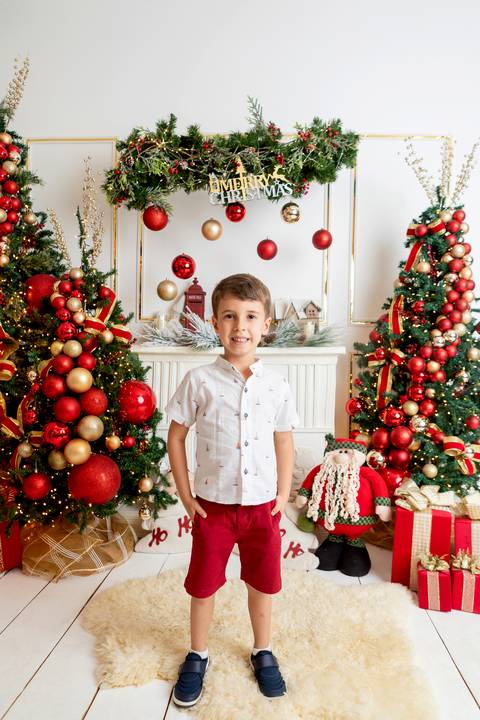 ensaio de natal bebê touca de papai noel brasilia df registrado pela fotógrafa letícia franco papai noel arvore guirlanda pijama carter's carters  trailer neve
'