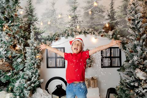 ensaio de natal bebê touca de papai noel brasilia df registrado pela fotógrafa letícia franco papai noel arvore guirlanda pijama carter's carters  trailer neve
'