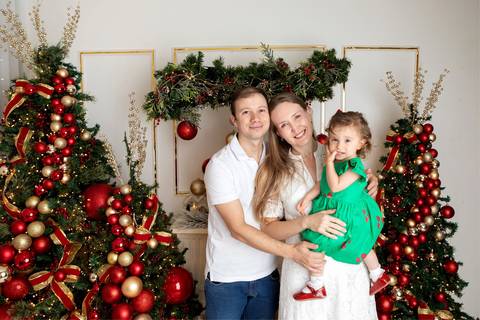 ensaio de natal bebê touca de papai noel brasilia df registrado pela fotógrafa letícia franco papai noel arvore guirlanda pijama carter's carters  trailer neve

'